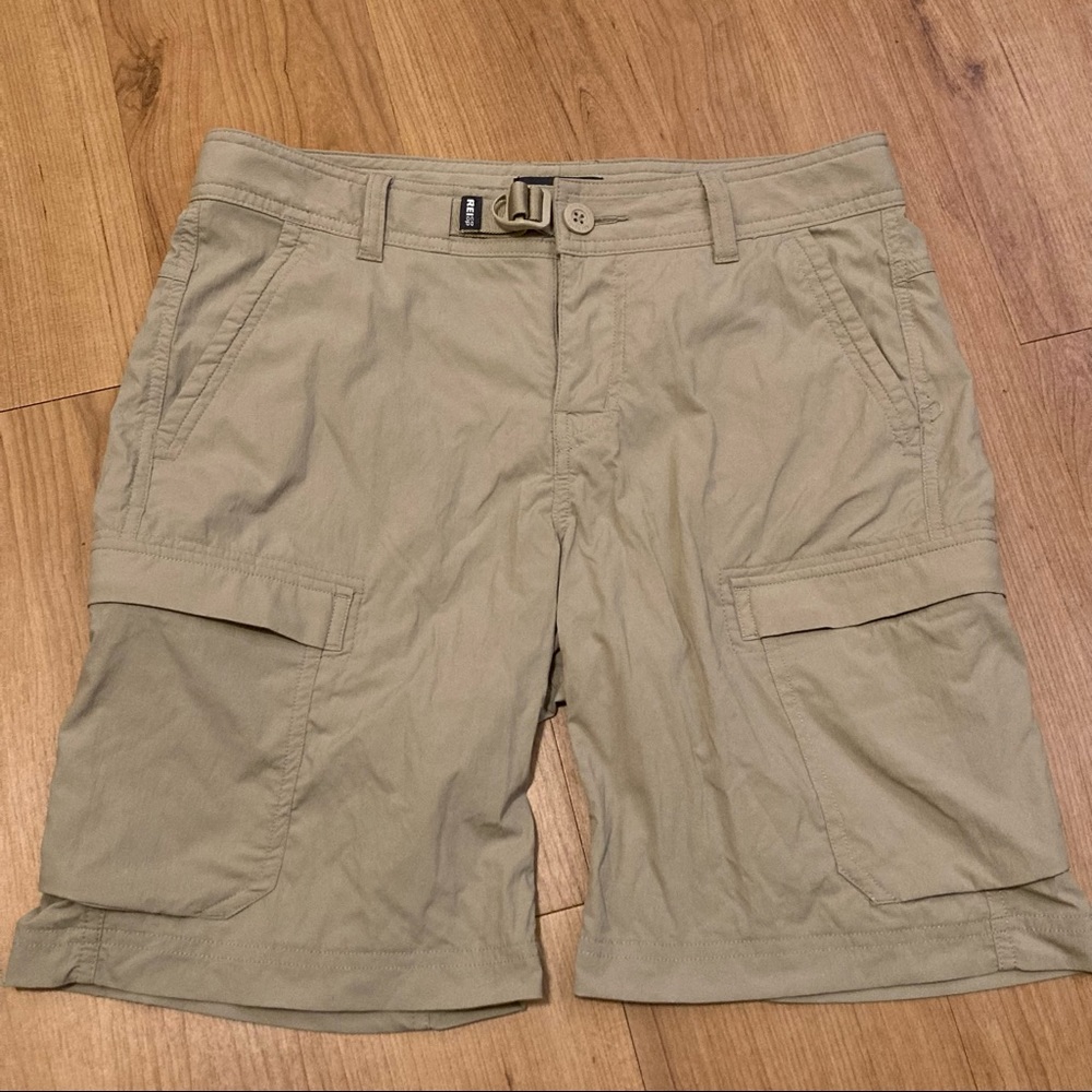 Woman’s REI Adjustable Hiking Shorts Cargo Pockets Size 4 Tactical NWOT Khaki